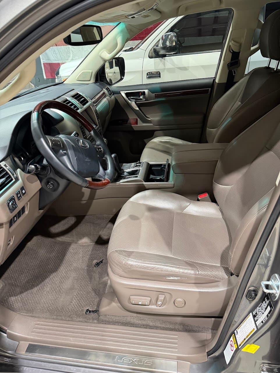 2013 Lexus GX 460 Luxury Sport Utility 4D photo 3 of 13