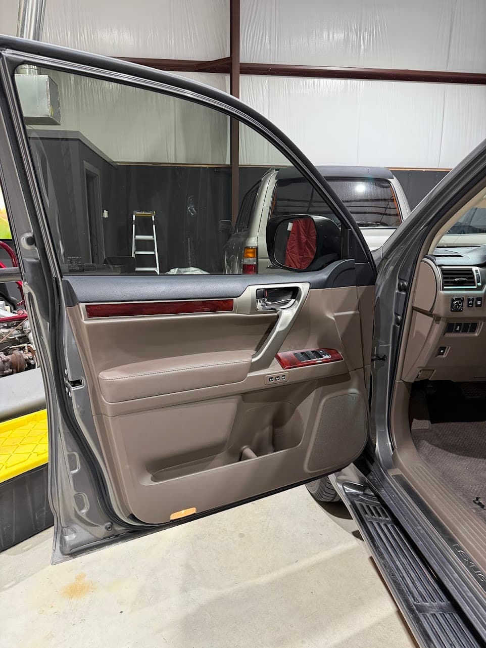 2013 Lexus GX 460 Luxury Sport Utility 4D photo 4 of 13