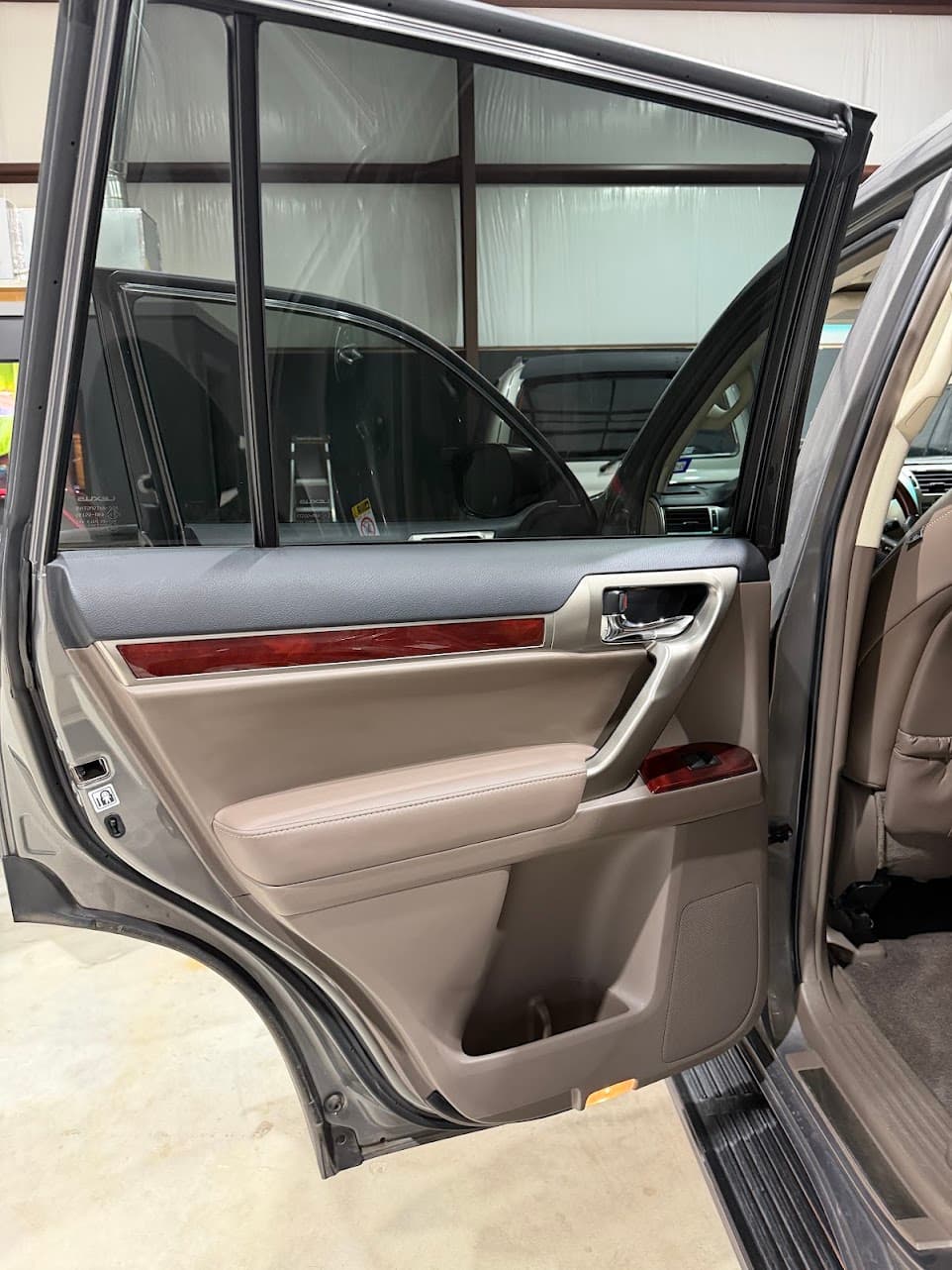 2013 Lexus GX 460 Luxury Sport Utility 4D photo 6 of 13