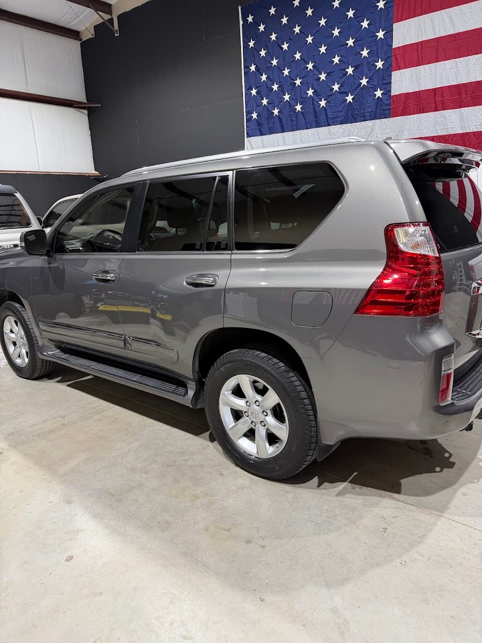 2013 Lexus GX 460 Luxury Sport Utility 4D photo 10 of 13