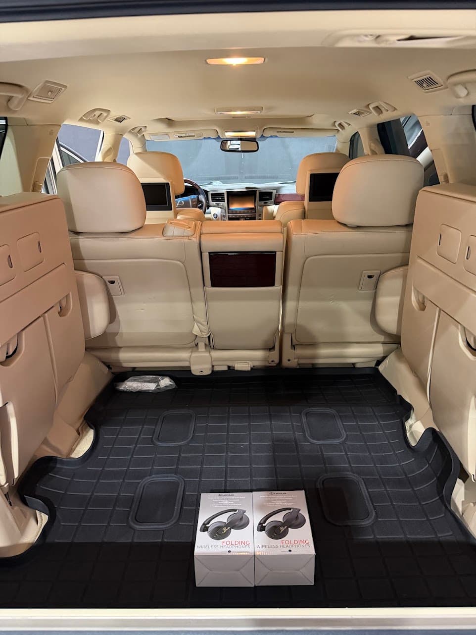 2013 Lexus LX 570 photo 4 of 15
