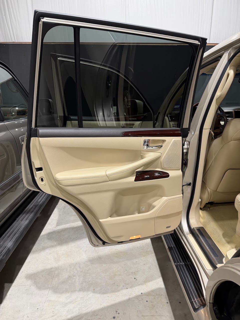 2013 Lexus LX 570 photo 8 of 15
