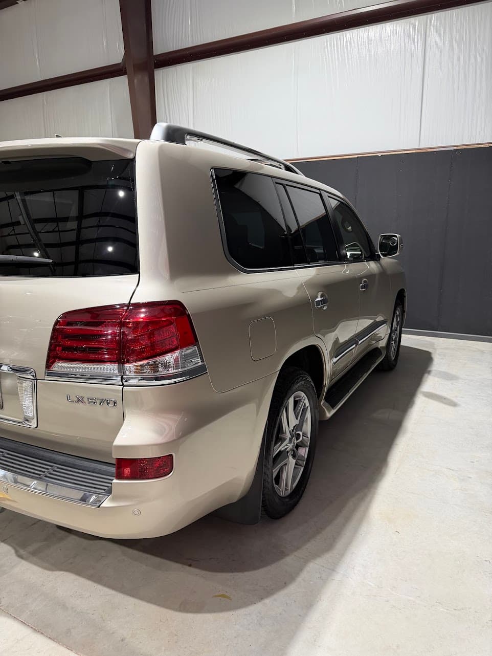 2013 Lexus LX 570 photo 9 of 15