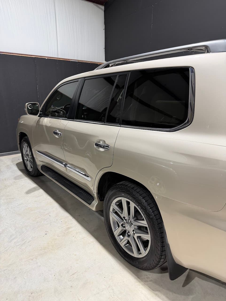 2013 Lexus LX 570 photo 11 of 15