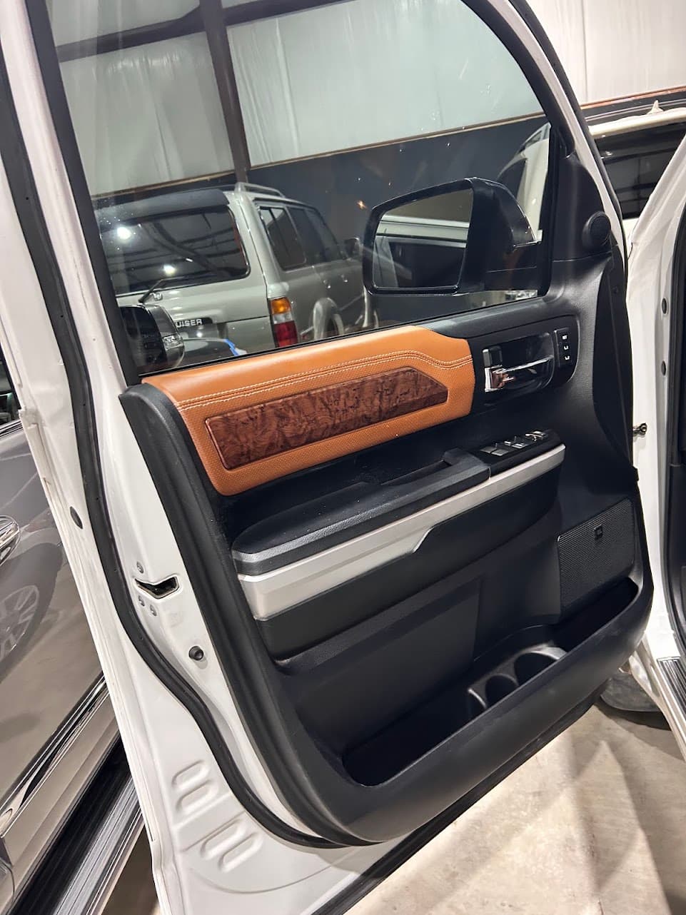 2017 Toyota Tundra 1794 Edition CrewMax 4x4 photo 6 of 20