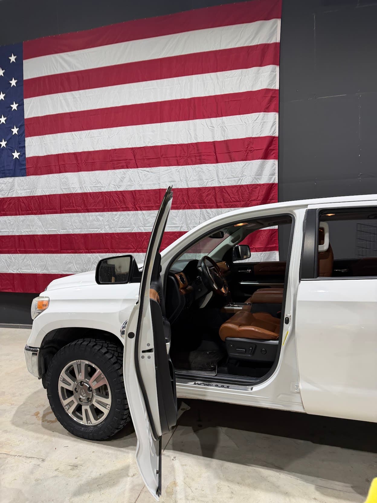 2017 Toyota Tundra 1794 Edition CrewMax 4x4 photo 7 of 20