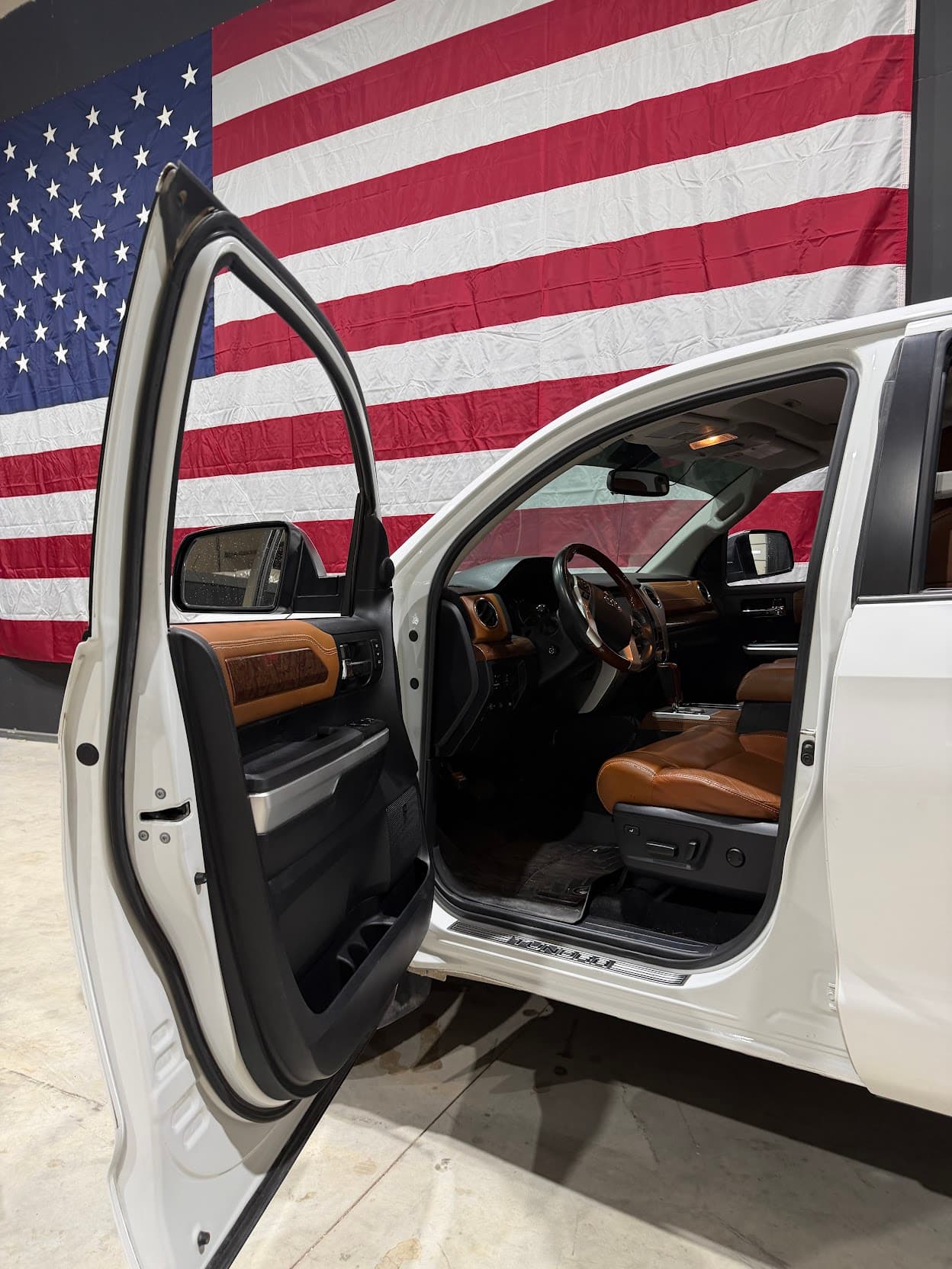 2017 Toyota Tundra 1794 Edition CrewMax 4x4 photo 10 of 20