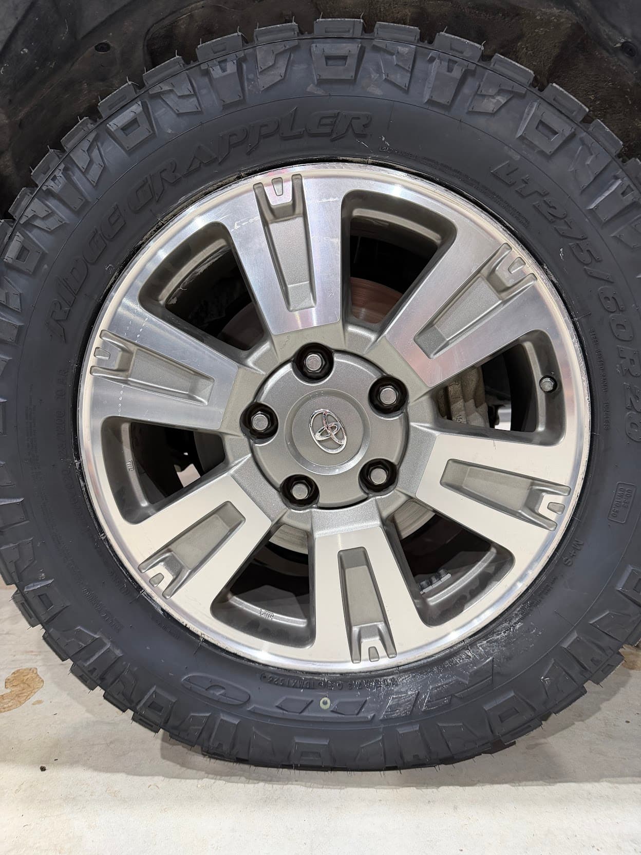 2017 Toyota Tundra 1794 Edition CrewMax 4x4 photo 16 of 20